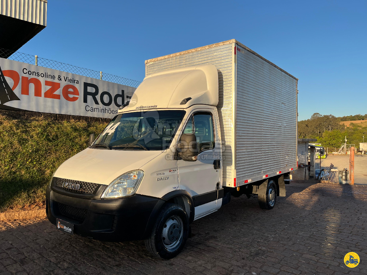 CAMINHAO IVECO DAILY 35s14 Baú Furgão 3/4 4x2 Onze Rodas Caminhões e Utilitários ITATIBA SÃO PAULO SP